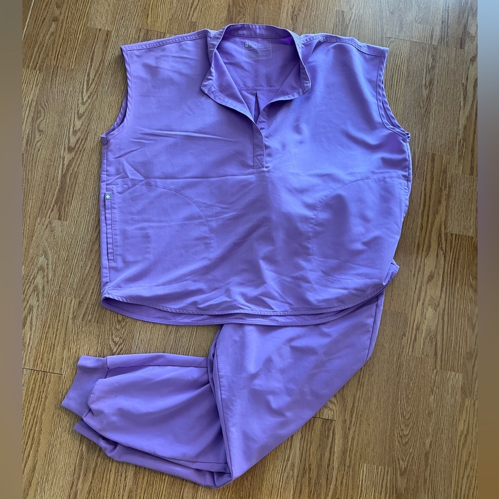 Figs Women's Lavender Purple Scrub Set